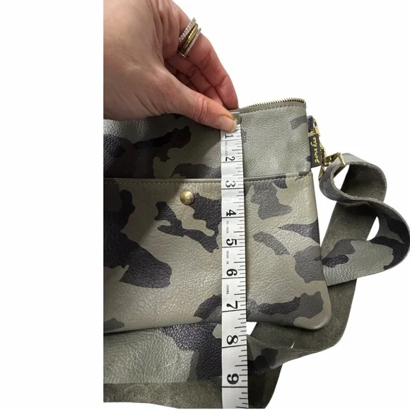 Zina Kao soft leather adjustable strap Urban Camouflage Messenger Bag - Picture 8 of 10
